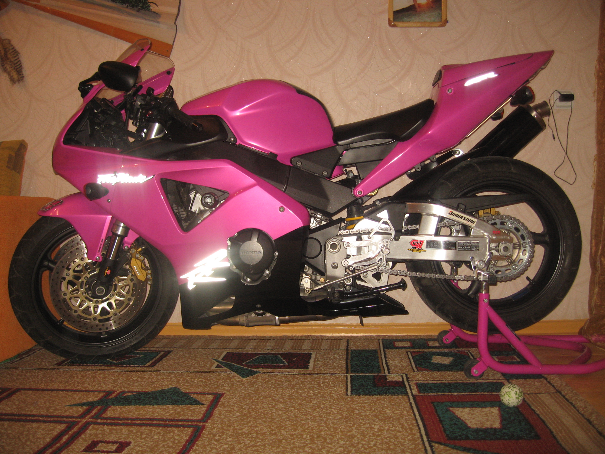 Honda cbr954rr Pink