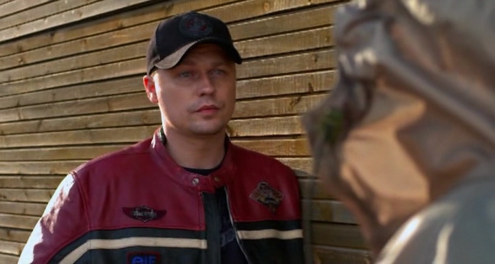 Голове 2012 год. Фото на лицо для танцев. Голове 2012 год. Поцелуй в голову фильм. Мужчина в моей голове трейлер.