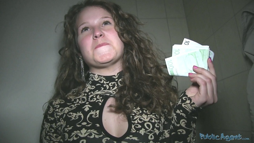 18 Year Old Gymnast Fucks In Gym Changing Rooms
